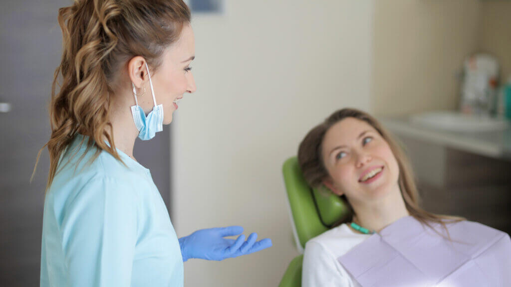 A Dental Hygienist discusses gum health with her client